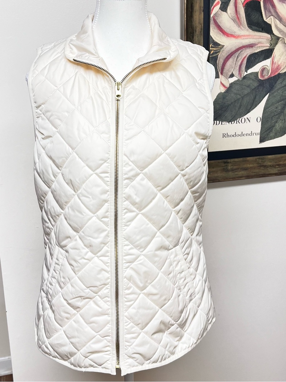 Old Navy Quilted Sleeveless Vest - Ivory EUC, no pulls, tears, or stains, Sz Sm
